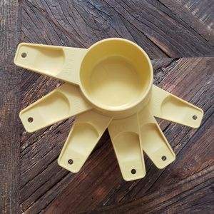 Vintage Tupperware measuring cup set